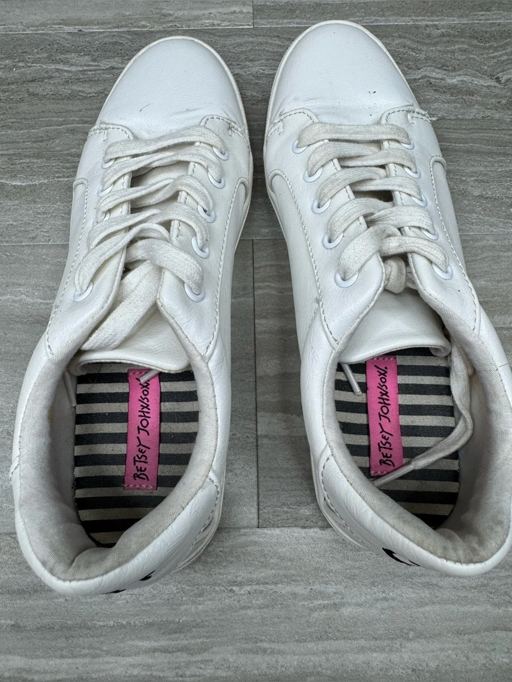 Betsey Johnson Boom White Leather Sneakers Womens Size 9